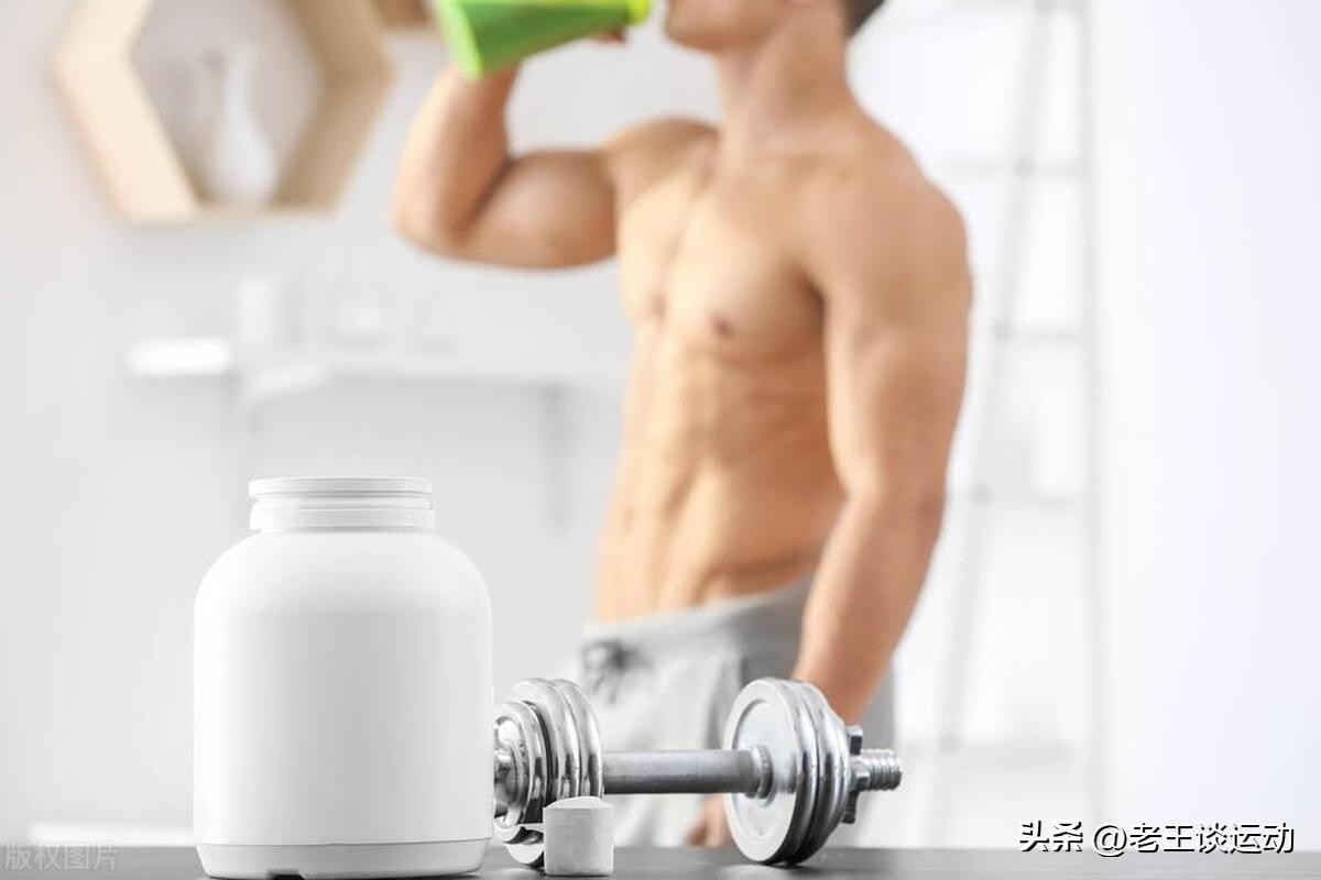 新手居家健身选增肌粉还是蛋白粉,新手健身增肌粉蛋白粉怎么选择