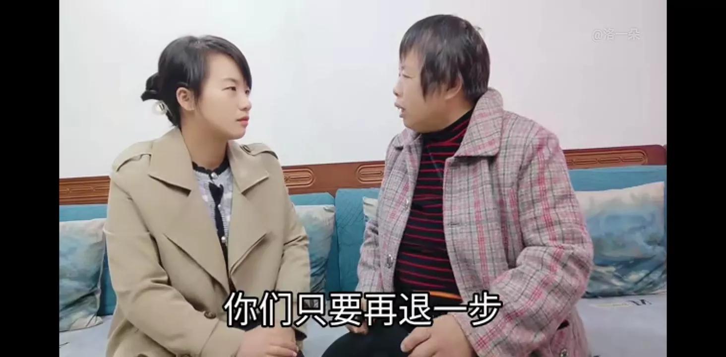 子奇妈首次到朵家，也没见到朵爸妈，朵送包包和衣服，奇妈高兴…