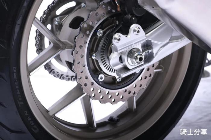 新手第1次买摩托车应该怎么选,新手买摩托车有什么忌讳