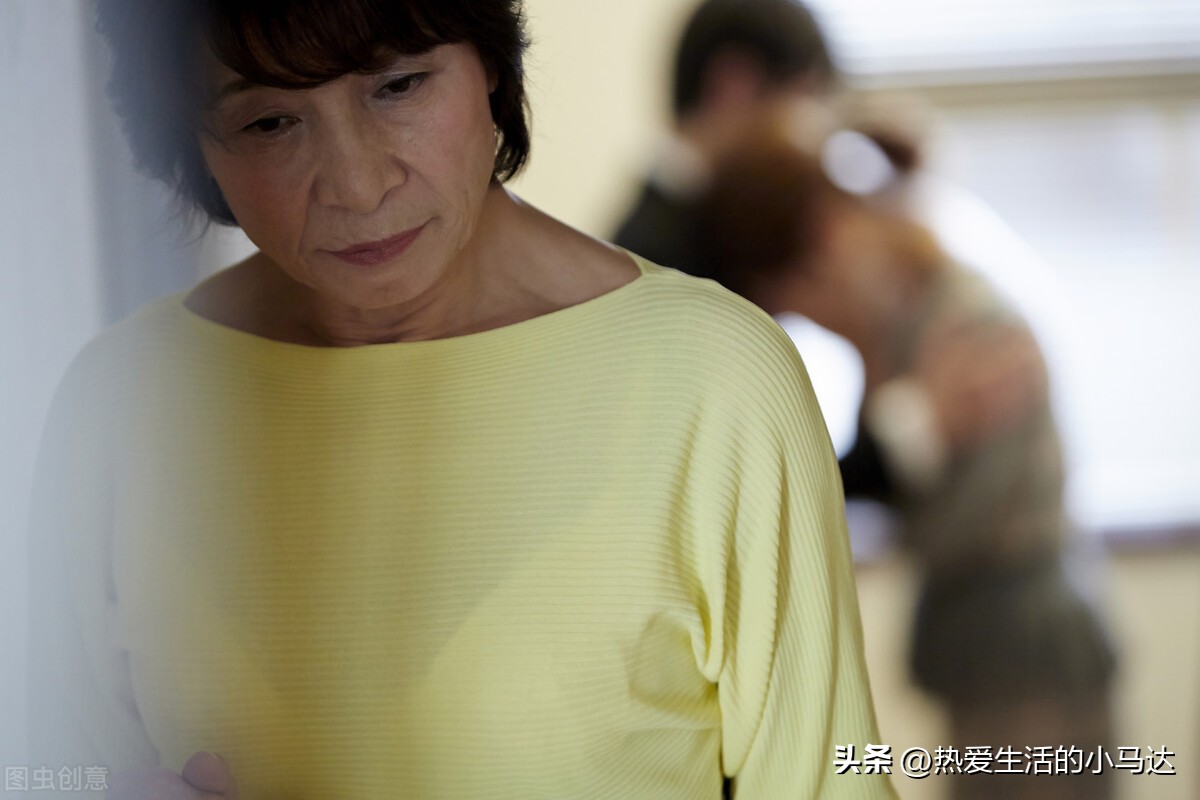 我退休躺平5年了，感觉很自在，可去了一趟堂姐家，我却后悔了