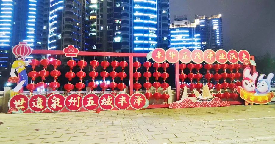 新春走基层年渐近年味浓,新春走基层石头村高挂迎客来