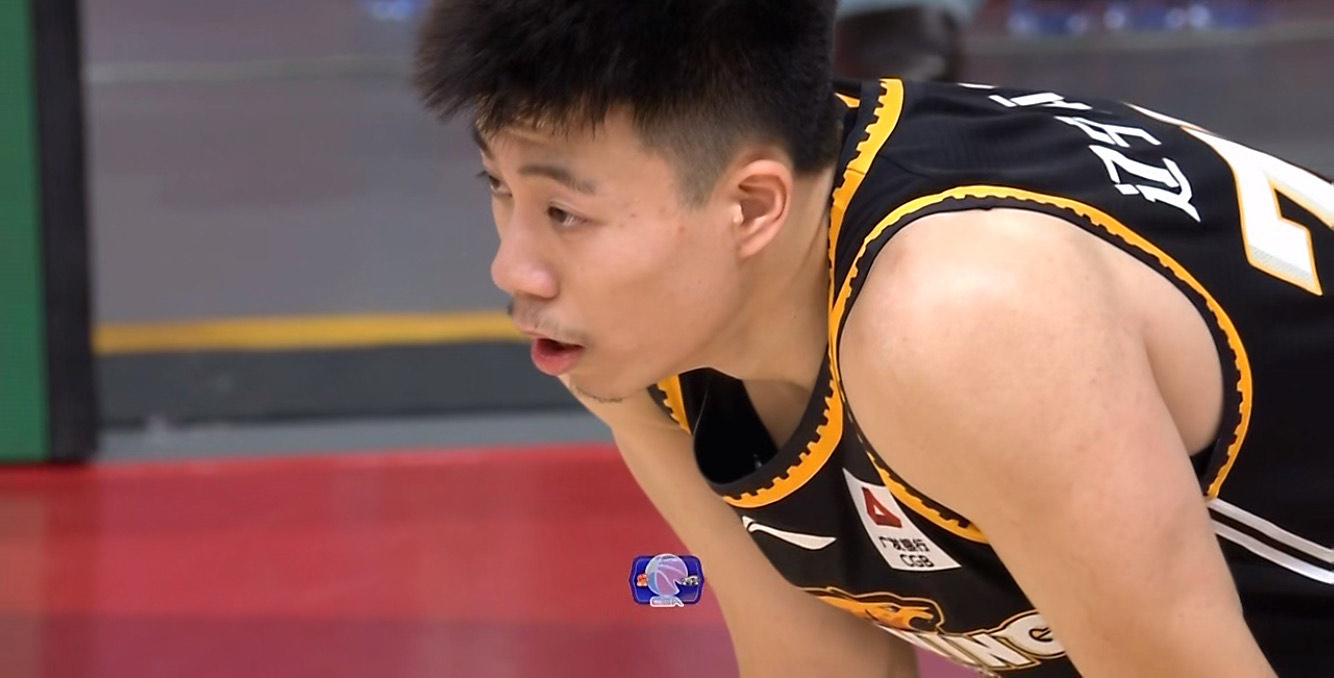 辽宁半场13记三分,赵继伟投进三分杨鸣表现