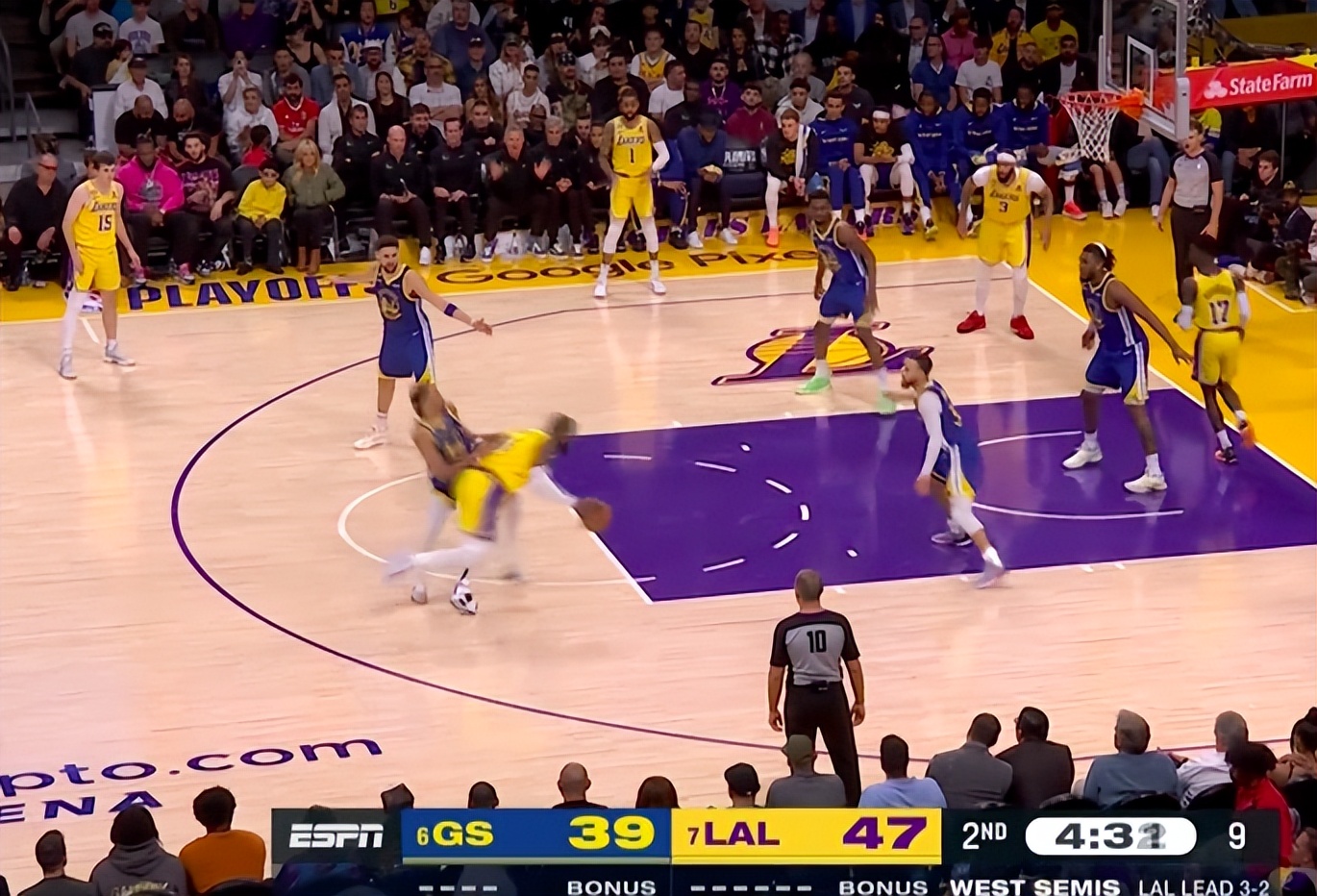 施罗德两次技术犯规,湖勇大战第四节裁判