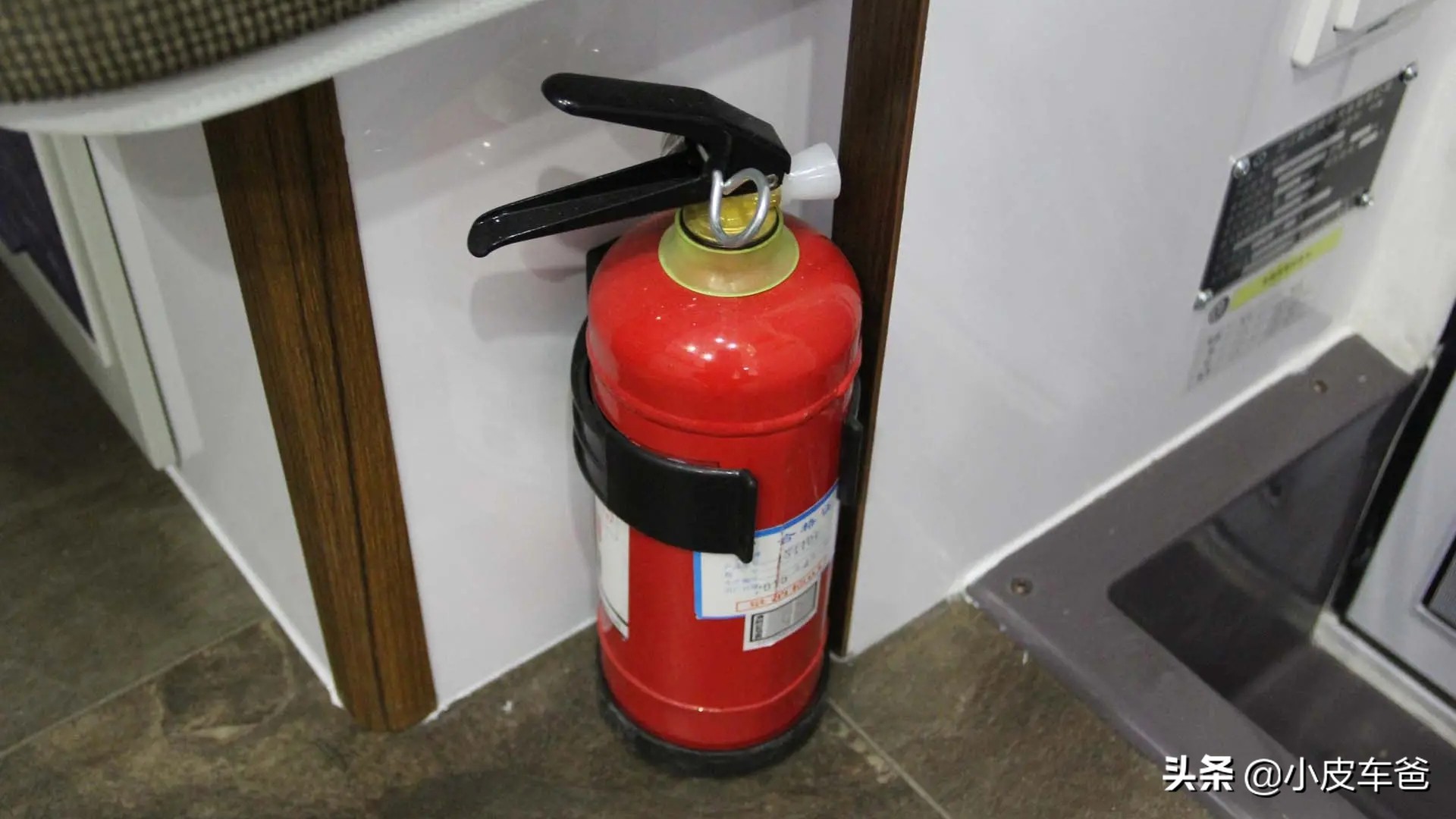 家用小车审车需要灭火器吗,家用小车年检必须要灭火器吗