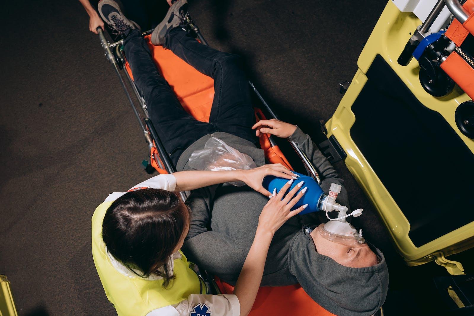 台风天气穿雨衣有用吗,防台风转移方法