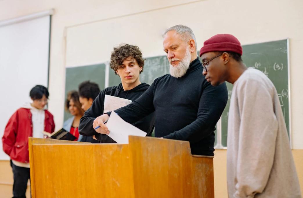 当下社会如何坚定理想信念,年轻人该树立什么样的理想和信念