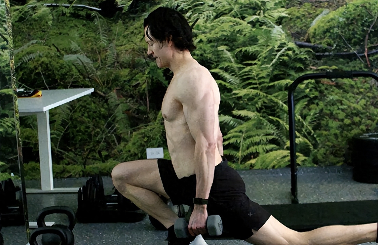 45岁亿万富翁与儿子换血,45岁亿万富豪重回18岁