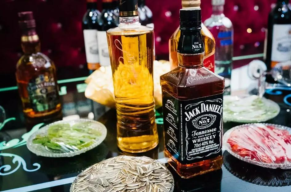 大批英国游客来到中国的目的,大批英国游客来中国饮酒