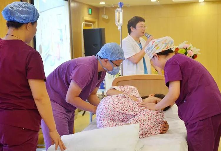 生孩子顺产肚子疼还是腰疼,生完小孩妈妈腰疼腰直不起来