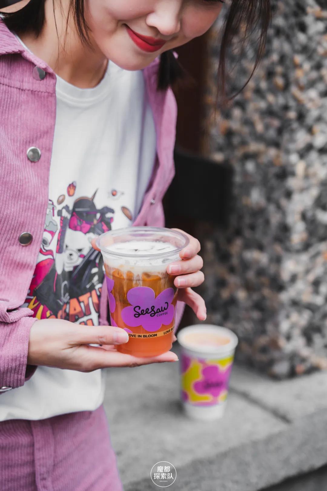 上饿了么搜“桃花季”，来SeesawCoffee领取你的「春日桃花」