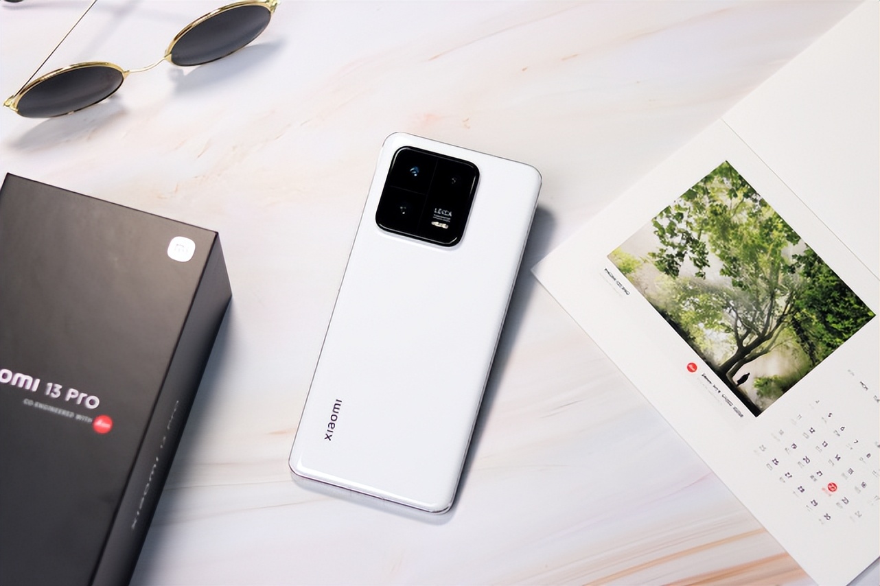 苹果旗舰和安卓旗舰怎么选,入门版iphone与安卓旗舰机怎么选