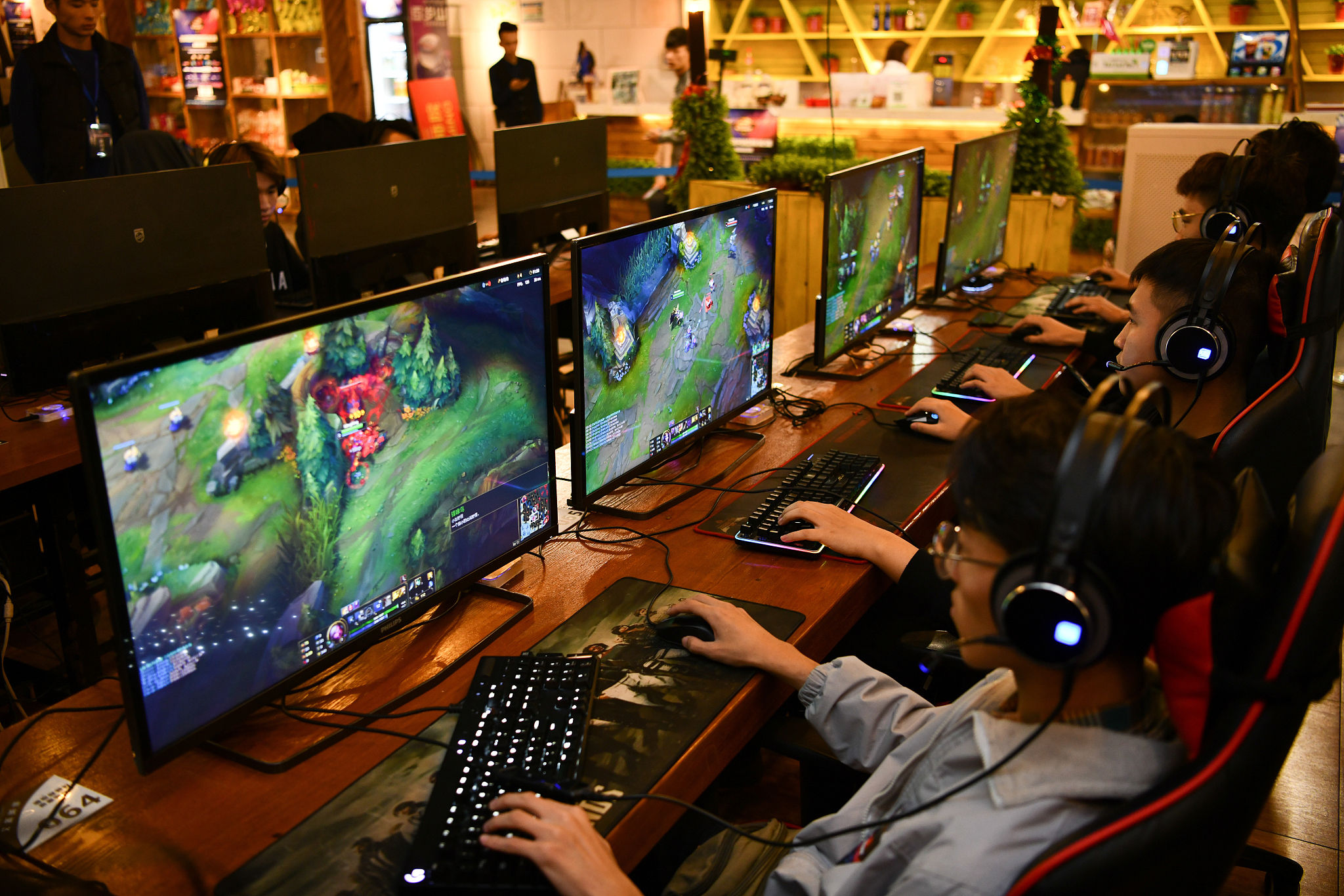 27岁无业游民,全款买4套豪宅,日入510万,民警破门逮捕大受震撼