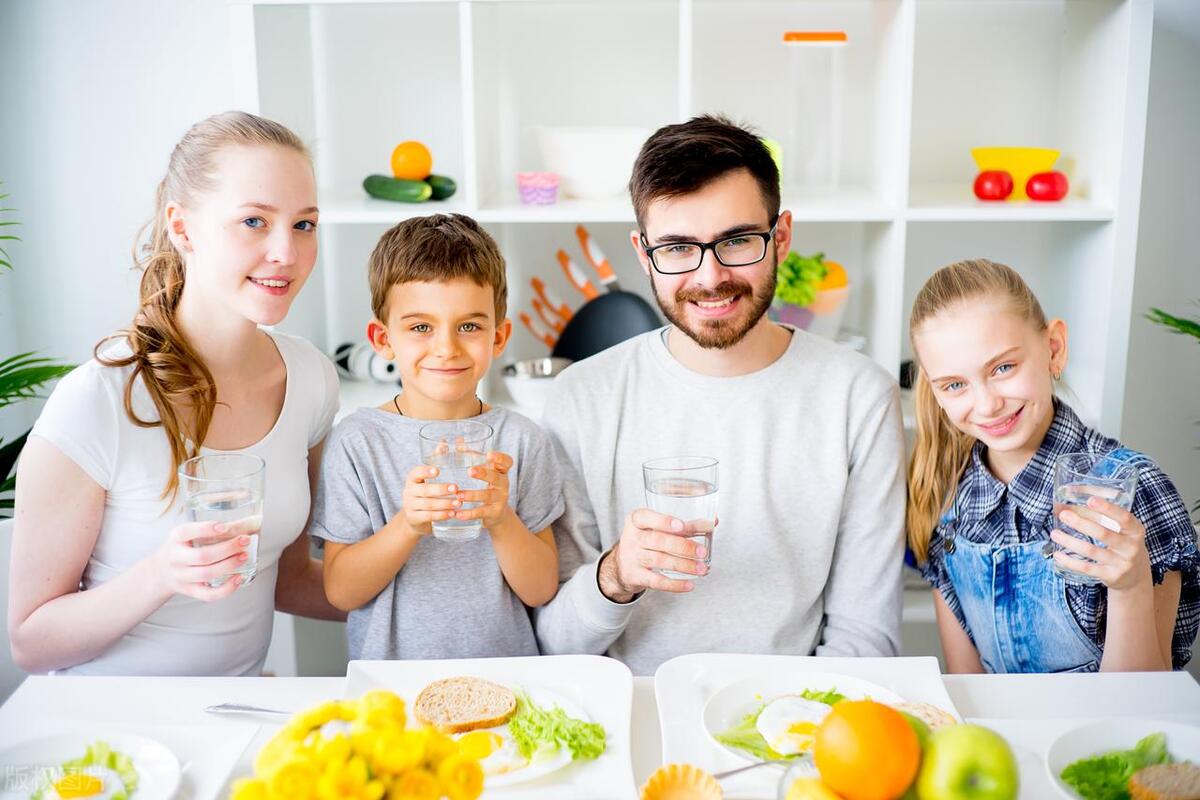 女生皮肤黑如何穿搭,女生皮肤黑如何变白