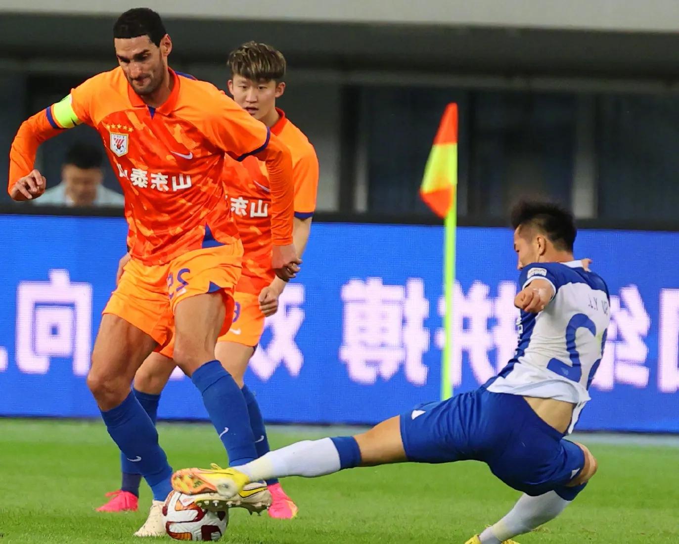 裁判就是要硬气一点,裁判罚打铁还要自身硬