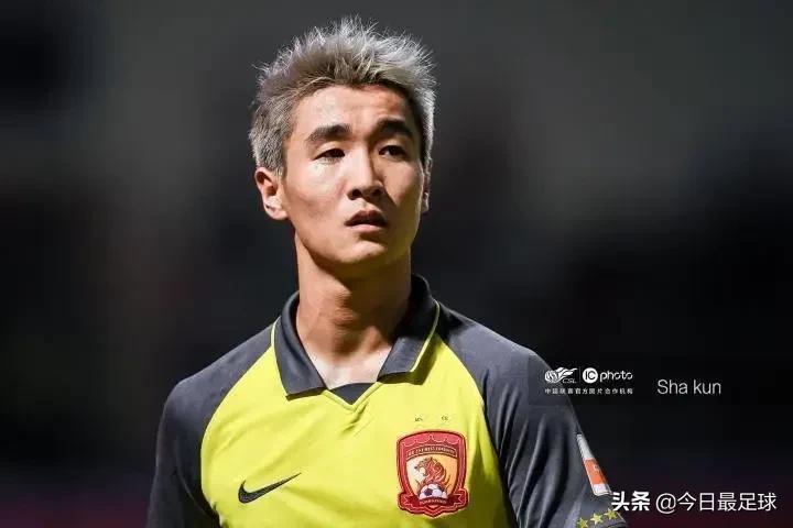 他是时代少年团的队长,徐亮广州队进球
