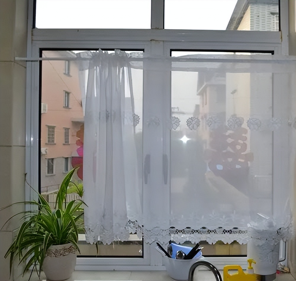 防治隐翅虫用什么农药,隐翅虫咬人后危害