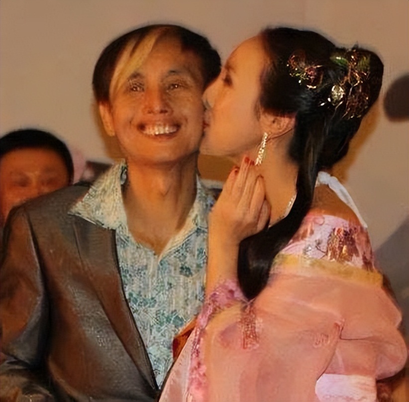 干露露一岁女儿曝光！妹妹干毛毛成网红，网友调侃“*毛露**姐妹！”