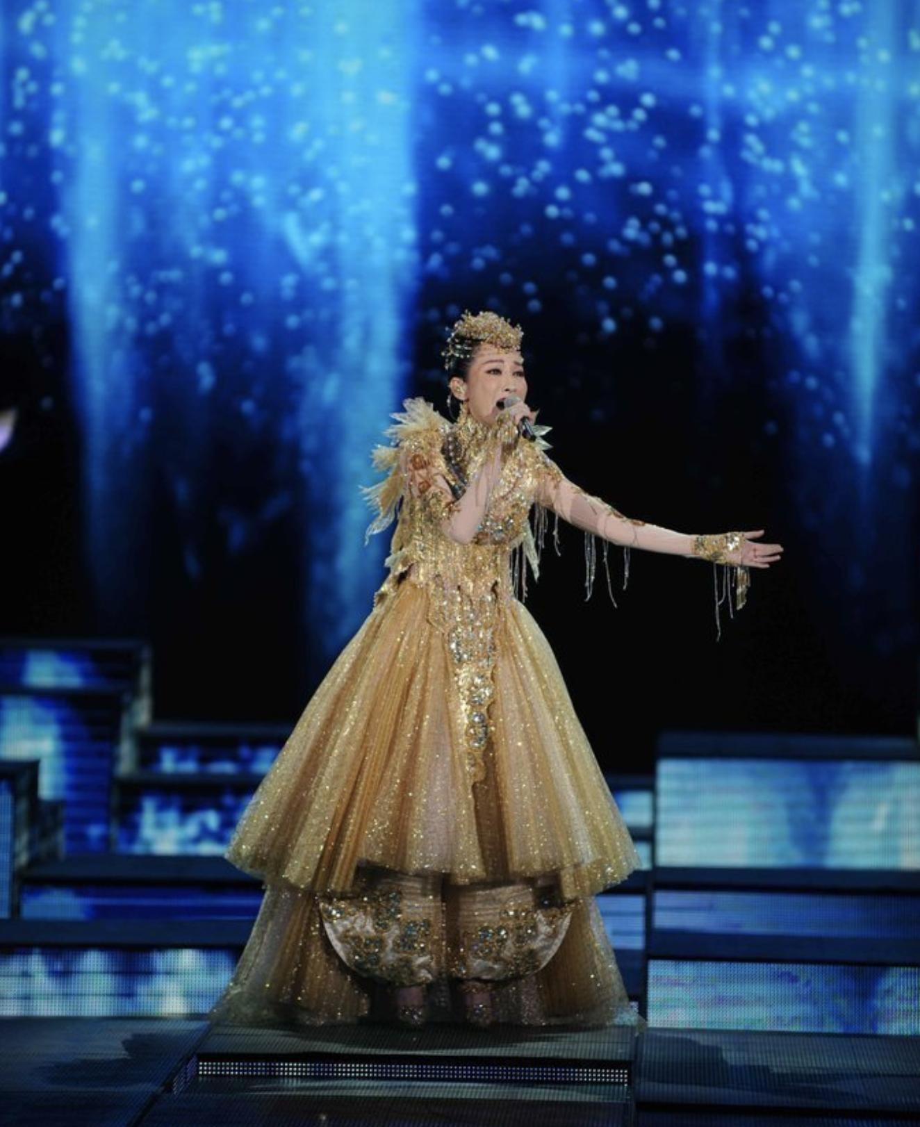 走出国门萨顶顶完整版,萨顶顶爆红后走出国门