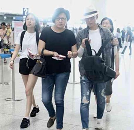 李咏离世4年，再看哈文的状况，才明白嫁给李咏是最好的选择