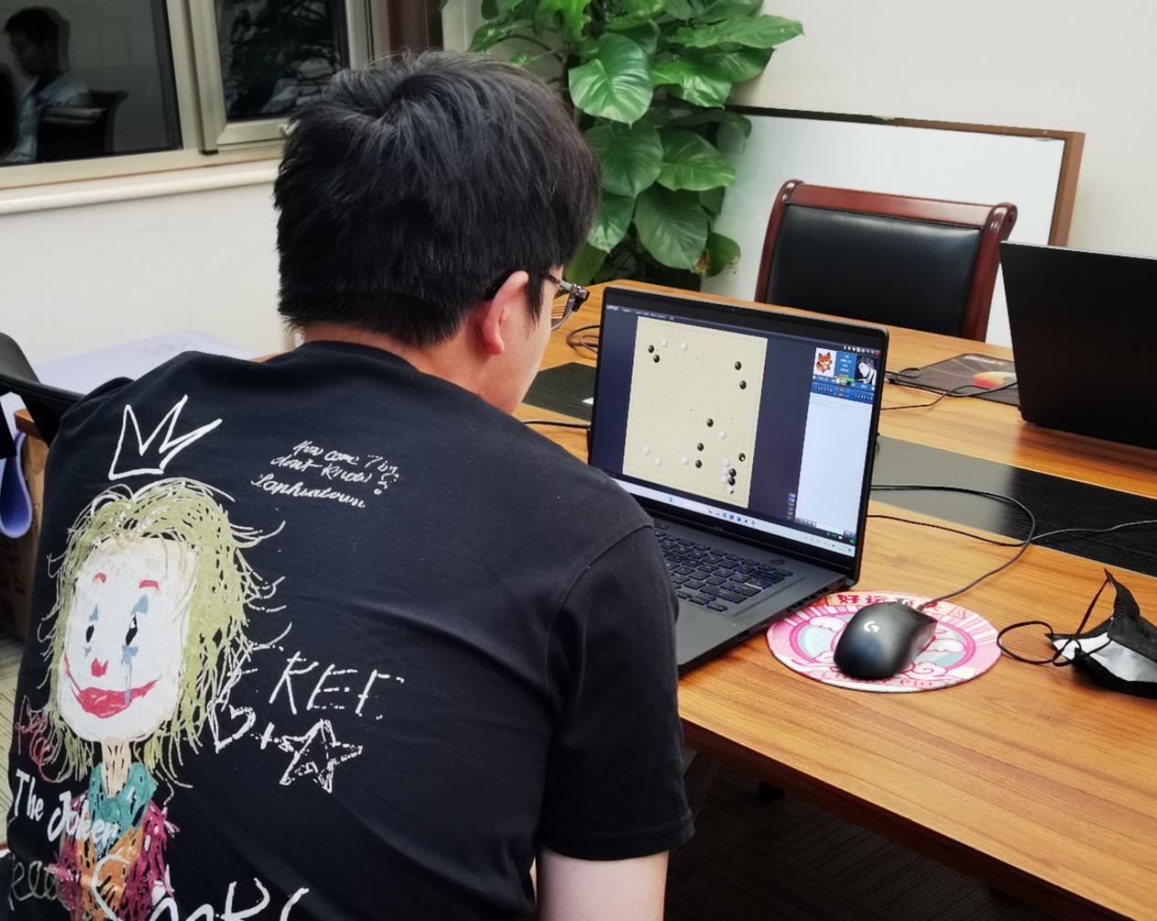 野狐人气争霸赛辜梓豪险胜“第一人”，“恶霸”变身“官子圣手”