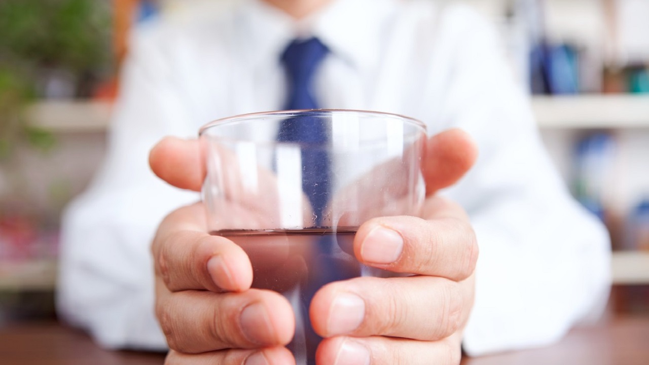 医生提醒：男性不想被前列腺炎“盯”上，这4件事别漏做