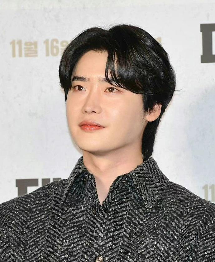 李敏镐和李钟硕同框,韩国明星李钟硕变帅