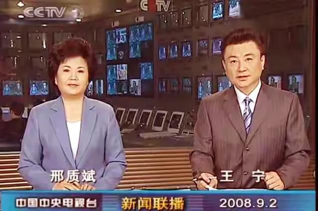 央视播音33年，搭档罗京去世后自请离职，74岁的刑质斌如今怎样了