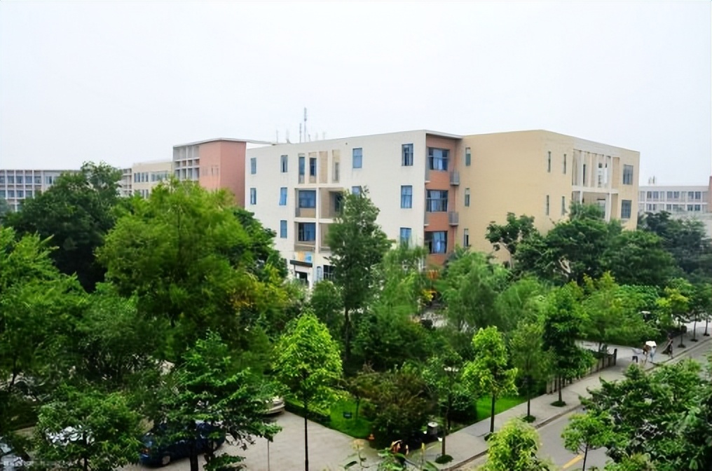 重德博学尚美笃行,重德博学勤勉尚美