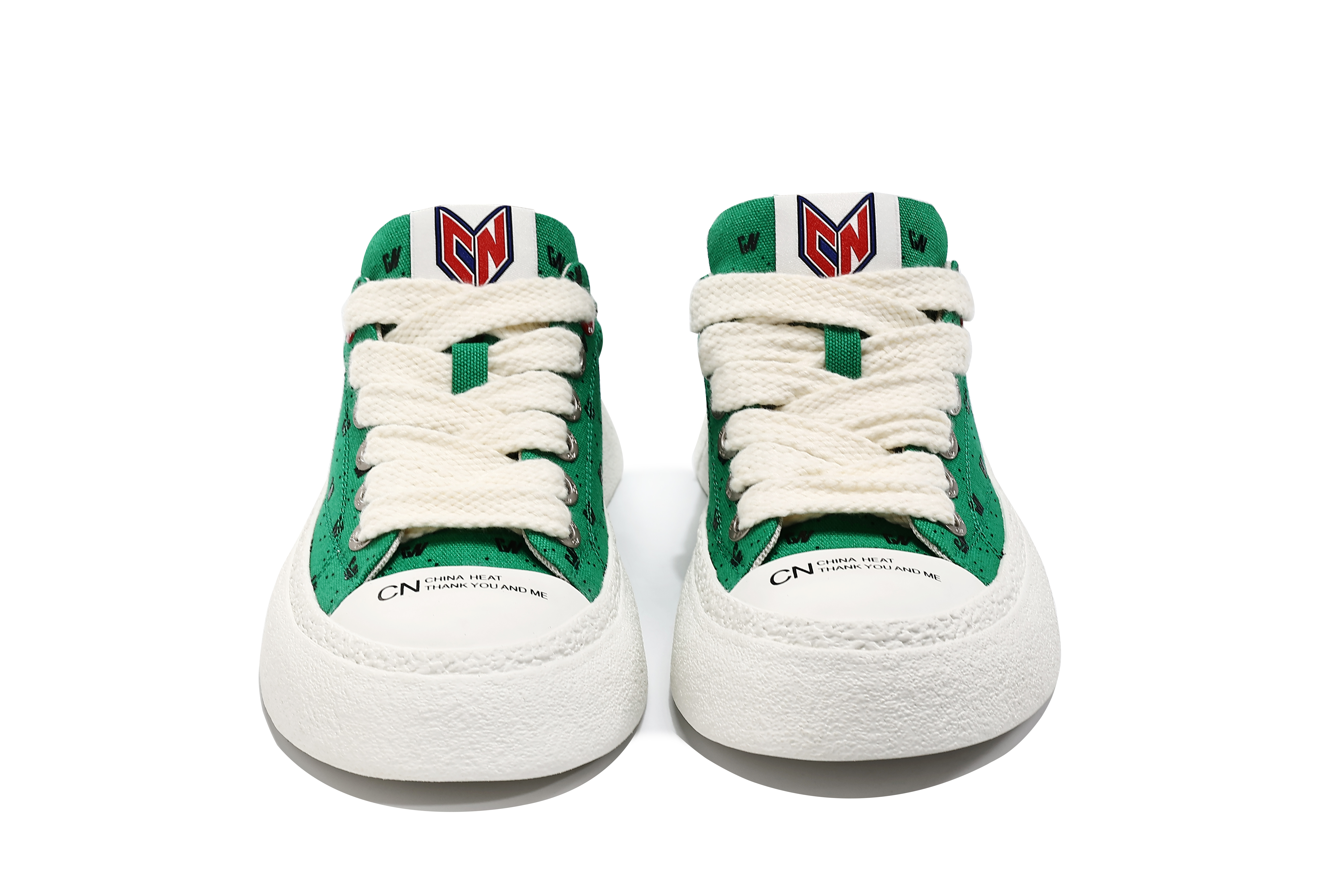 现在为什么这么多人喜欢穿帆布鞋,为什么现在很少有人穿帆布鞋