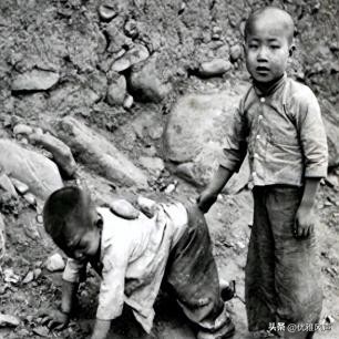 日军兽行：当着男人的面玷污了女儿，临走还残忍割下妻子乳房