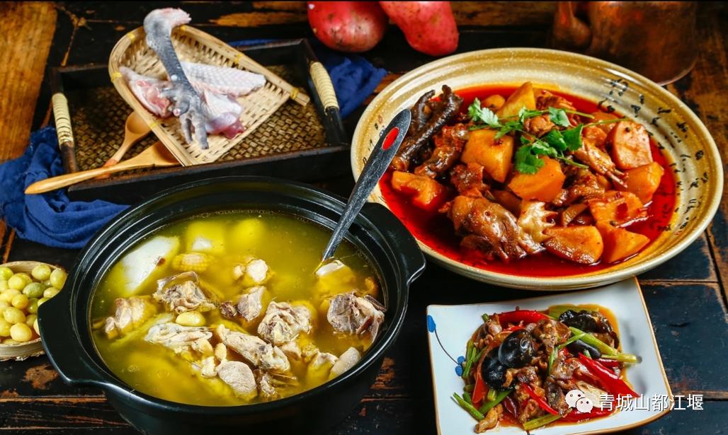 来都江堰的山间溪畔赴一场“好食光”！青山间的火锅店、花园里的小食堂......赏景美食两不误~