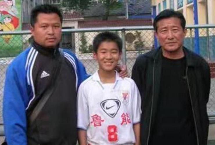 现在到底该怎么让青训机构赚钱,想在中国搞足球俱乐部