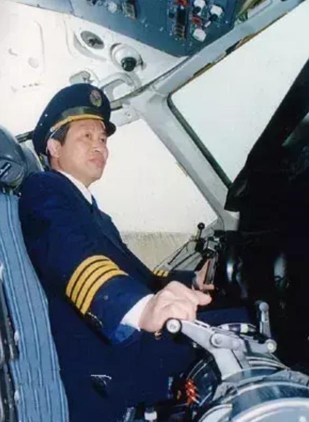 中国航空史首次紧急迫降,民航第一次紧急迫降