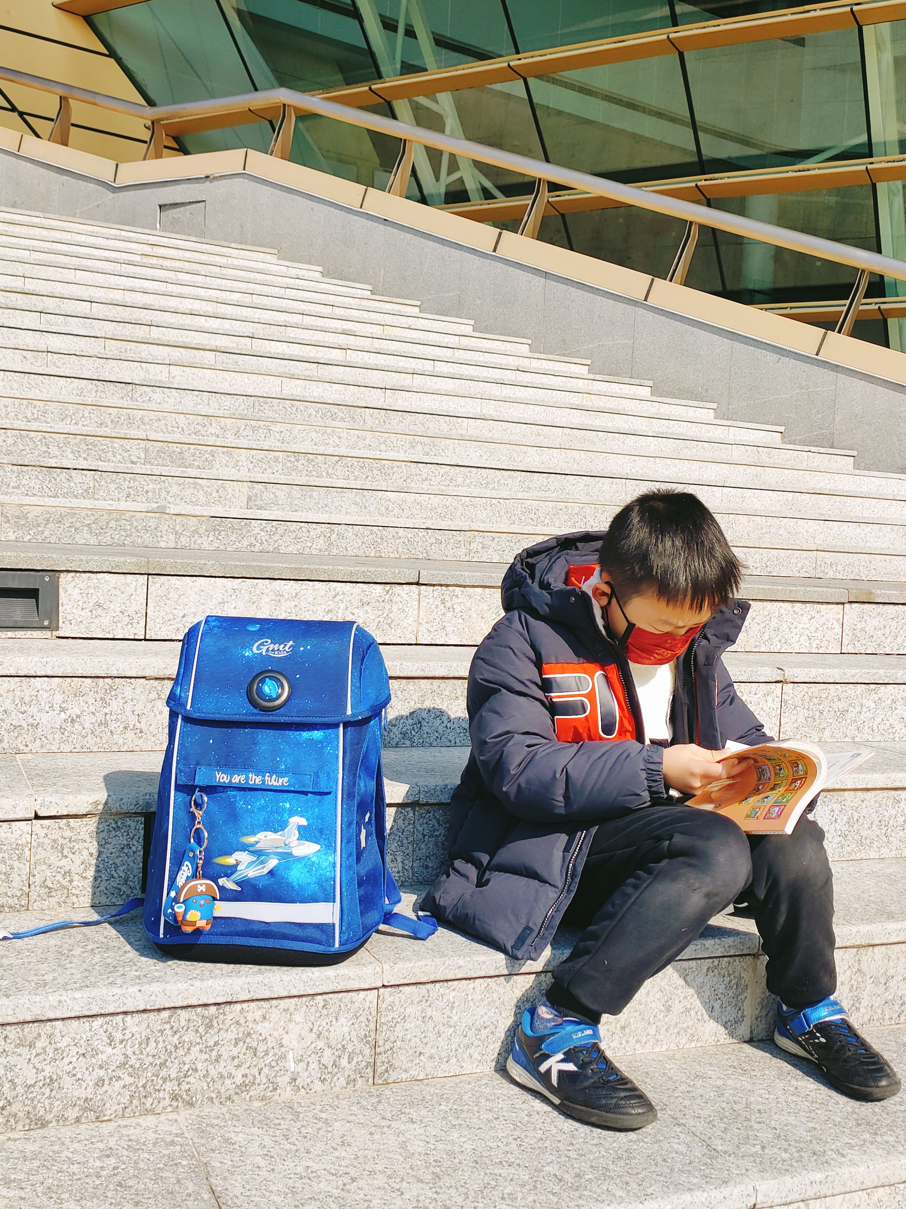 既轻便又实用的小学生书包,学生单肩书包推荐简单