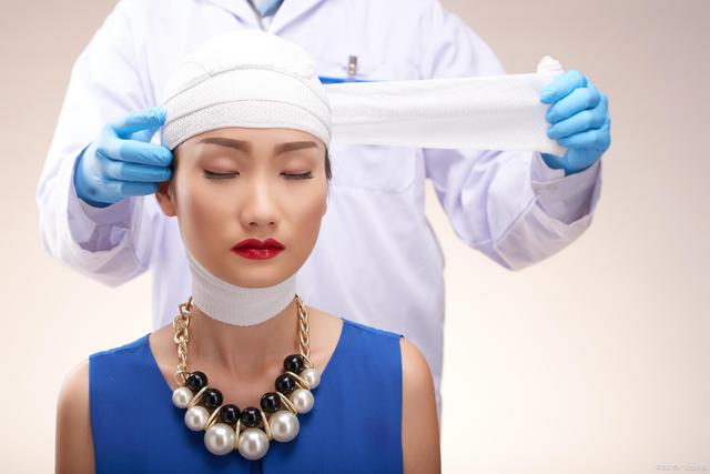 轻度颅脑损伤与脑震荡什么关系,颅脑轻微损伤是脑震荡吗