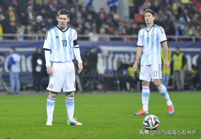 球场上拥抱梅西的处理结果,球迷闯入球场拥抱梅西该当何罚