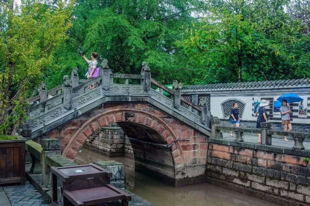 拜水都江堰问道青城山是诗词吗,拜水都江堰问道青城山完整版