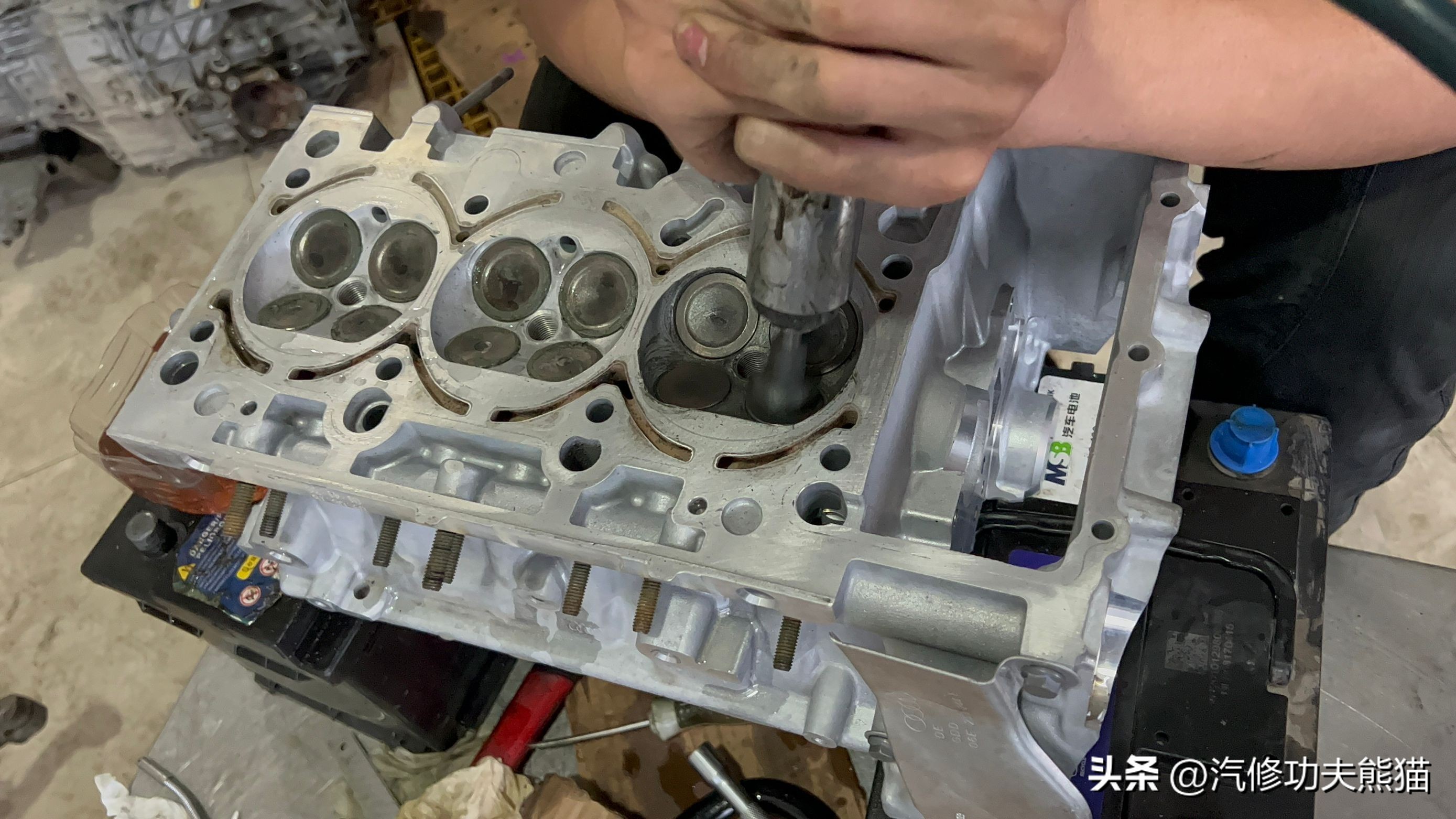 史诗级烧机油，刘团长都没遇到过，奥迪A6L2.8每50公里烧一升机油