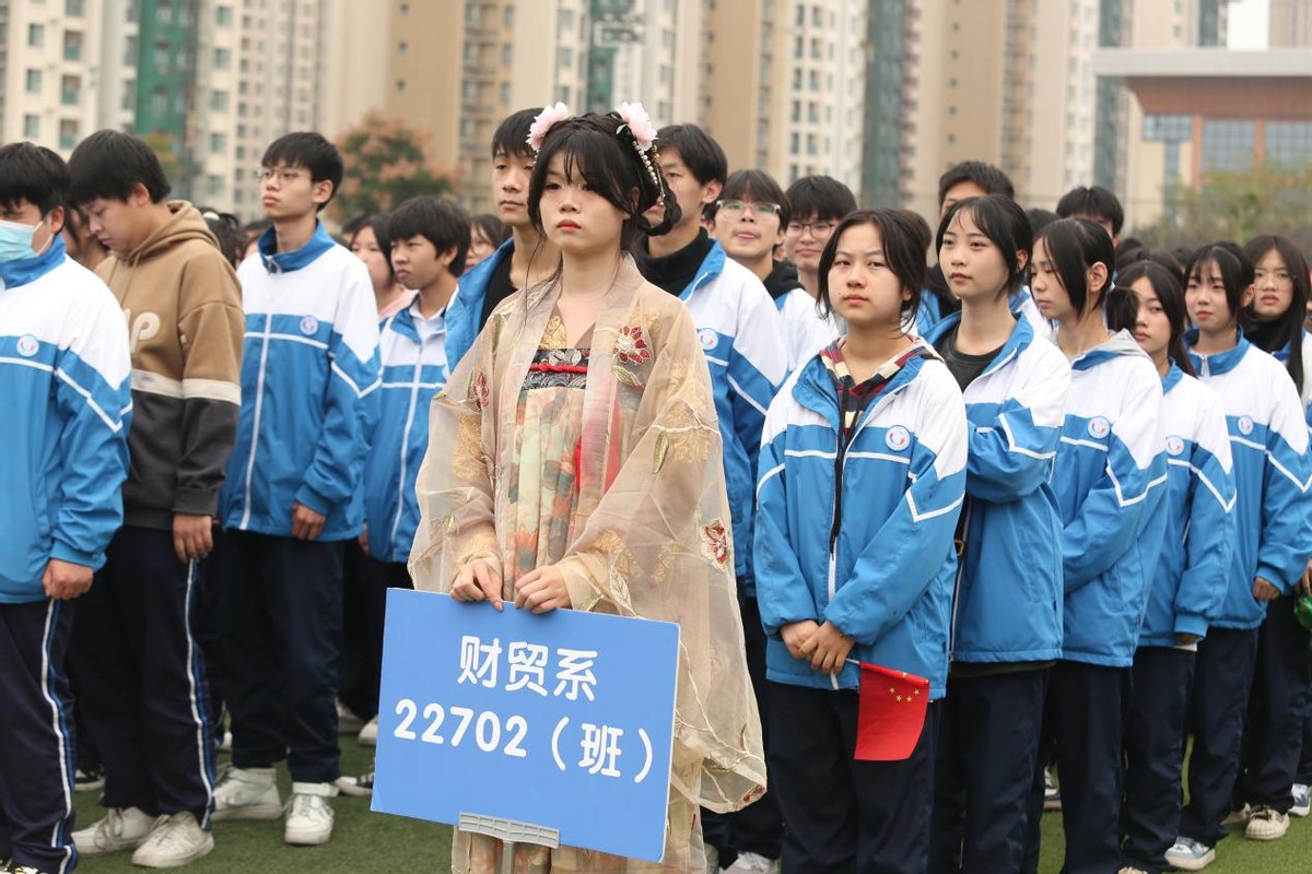 超燃超好看!四川这所中职运动会开幕式成大型cosplay现场?