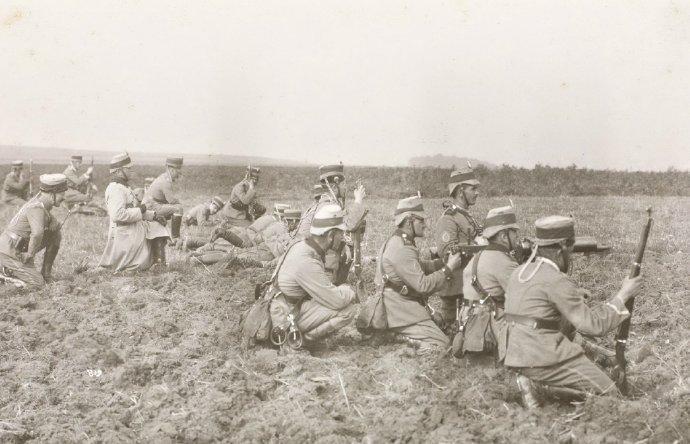 日军日记：*安妇慰**不服从管教，我很愤怒，用*刀刺**插入她的*体下**