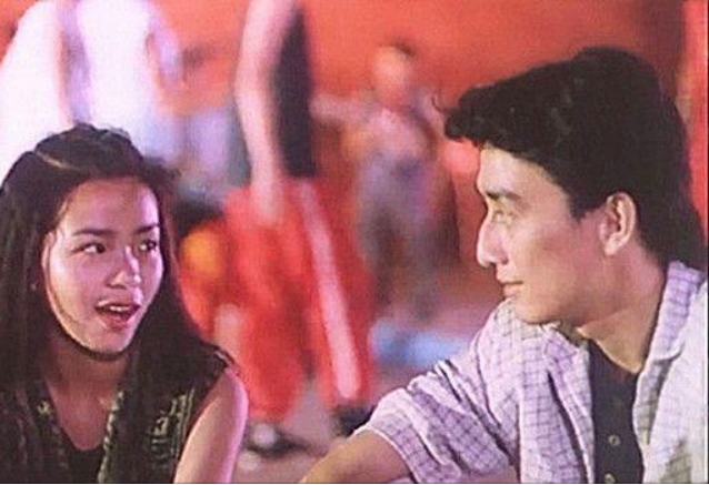 朱迅一家三口照顾瘫痪公公,朱迅和丈夫吃饭