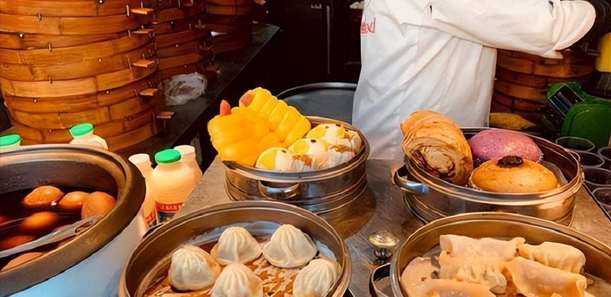 警惕小摊贩卖的铝包子,如何辨别早餐店包子质量