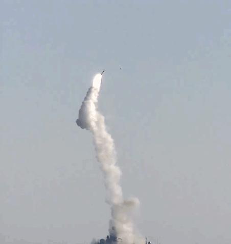 俄罗斯的锆石算高超音速武器吗,俄罗斯导弹锆石陆地发射震撼视频