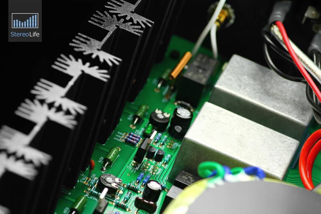 法国珊瑚礁AM300测评报告：2万元预算内的纯进口后级新标杆！