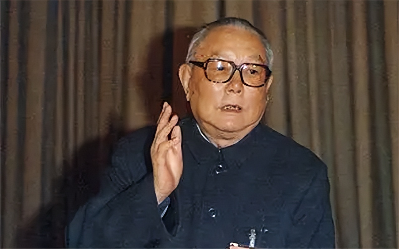 1992年，弥留之际的*先念李**留下唯一请求：将骨灰撒到曾经战斗之处