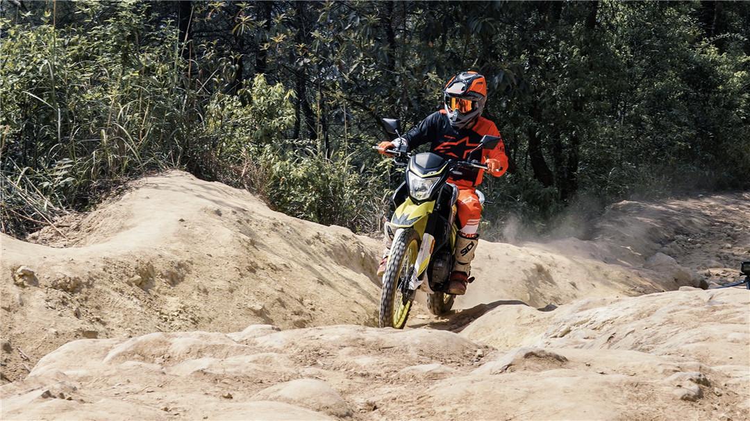 能上路的250cc摩托跑车,能跑250迈左右的摩托车