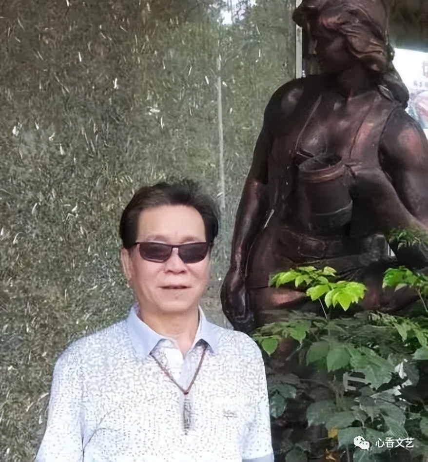 作家远天卢养成《淡淡的春熏染了天空》（外二首）主播邹坚、路芳