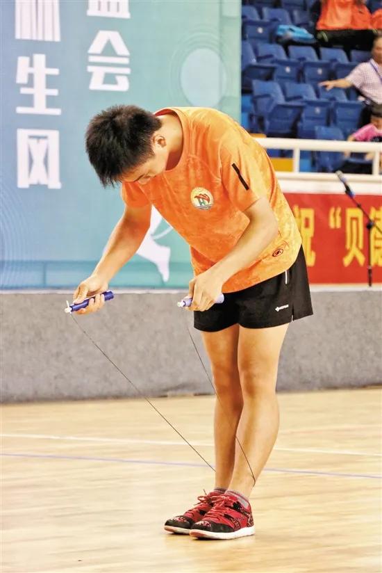 岑小林1分钟跳绳吉尼斯纪录视频,光速少年岑小林比赛