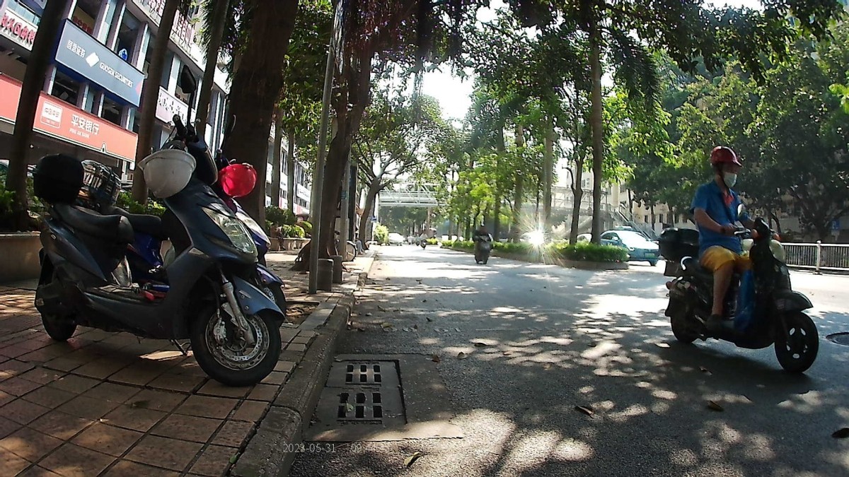 迈极炫seemeedv测评,迈极炫尾灯行车记录仪一直闪白灯