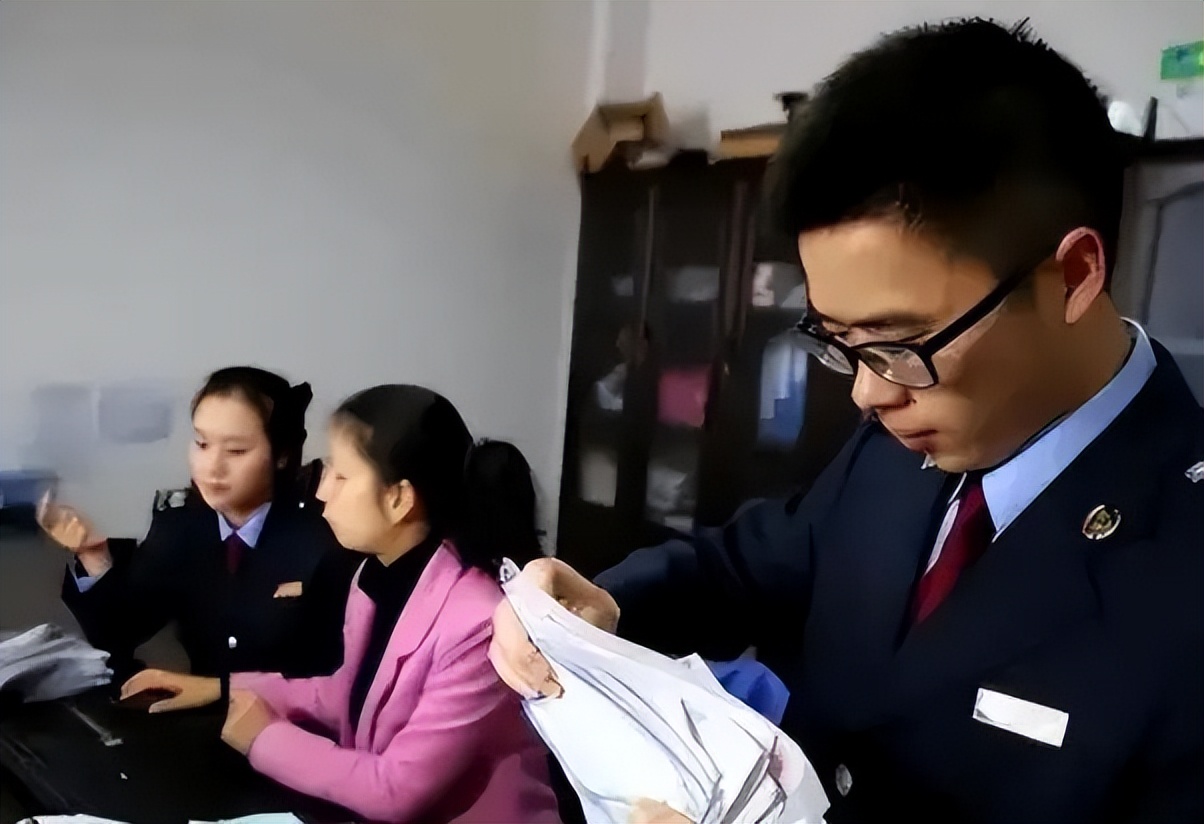 公务员凭啥是“铁饭碗”？看了正科级待遇后才懂，难怪越老越吃香